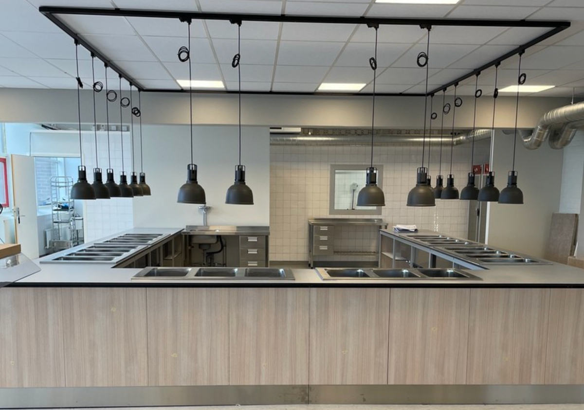 Måttanpassad restaurangutrustning eller standardmoduler