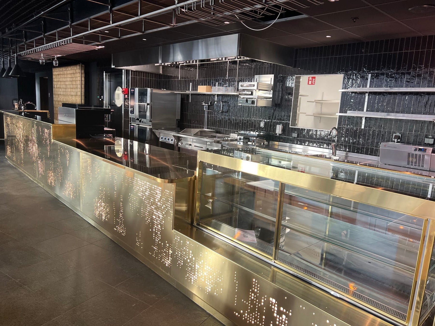 Specialanpassad arbetsstation med integrerade hoar